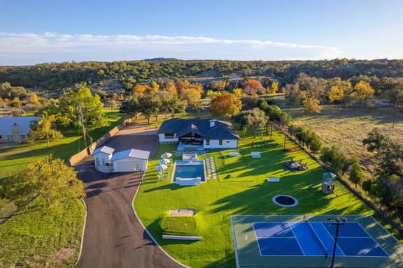 Camp Starlight–Luxe Villa w/ Pickleball, Pool, Spa